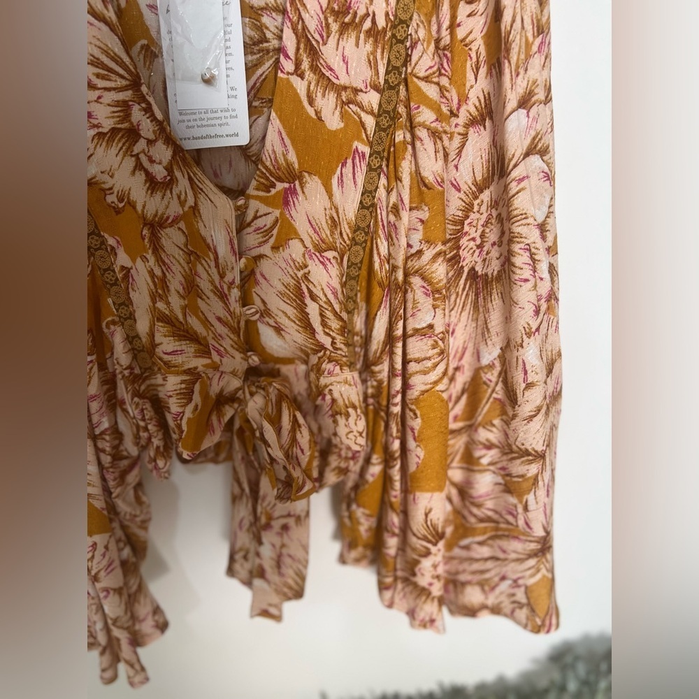 NWT Band of the Free LIBBY GOLD FLORAL BELL SLEEVE CROP TOP - Picture 3 of 11
